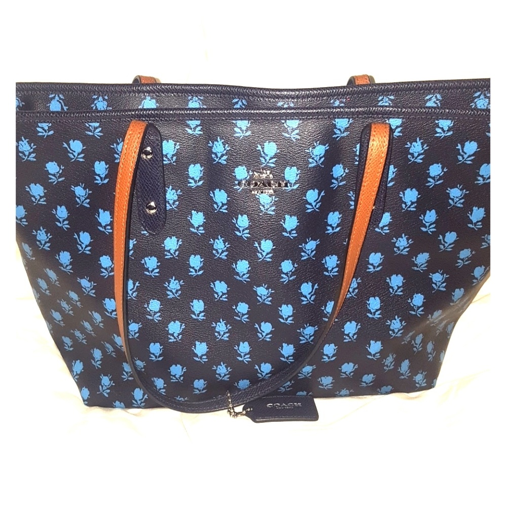 Coach tote bag. Wallet included